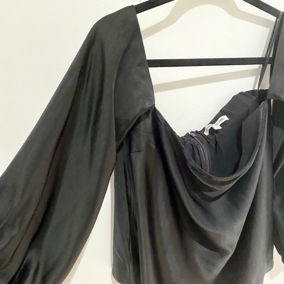 Elizabeth & James ‘Nolita’ Off-Shoulder Top - Picture 5 of 11